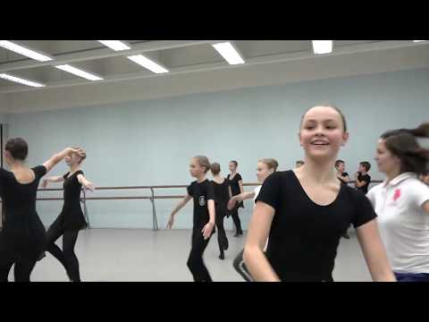 Видео: Танцуют все!  Якутский танец "Праздник молодого оленя". Ансамбль Локтева+Выпускники