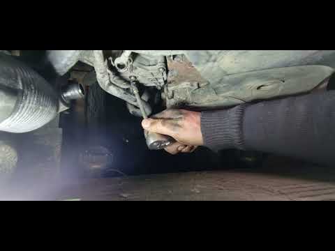 Видео: Замена масла и прокладки (лабиринт) масляного фильтра VW LT 2.5 TDI