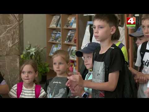 Видео: Открытие выставки детских рисунков «Нам мир завещано беречь»