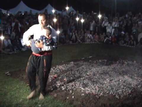 Видео: Уникален нестинарски танц на събор Леденика 2017