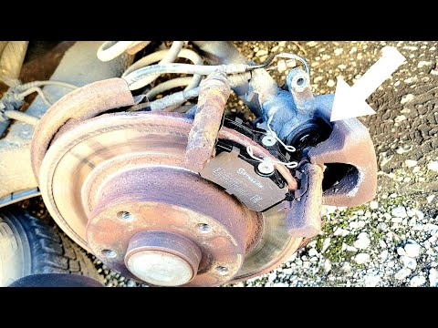 Видео: Замена задних тормозних колодок на Рено Меган 3,  с помощью ключа на 18мм.