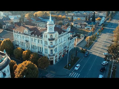 Видео: Архитектурные тайны Сухума. Здание администрации города Сухум (горсовет).