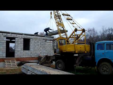 Видео: Монтаж плит покрытия.