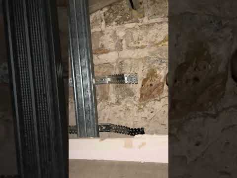 Видео: Обследование помещений салона для устройства сантехники.