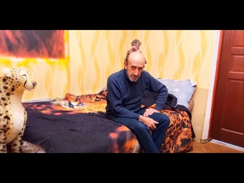 Видео: Влад СИДИТ ЗЛОЙ , он еле еле одел Люське  памперсы!