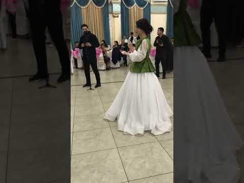 Видео: Қыз ұзату Нурия) Ата-анаға арнау😘❤️💋