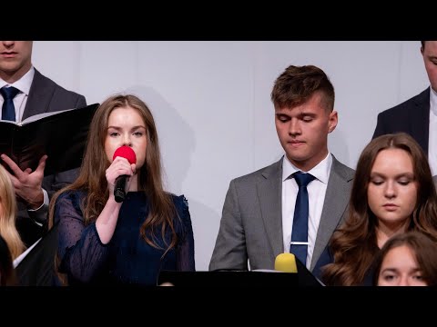 Видео: Пение «Вот наш Бог» - Молодёжный Хор