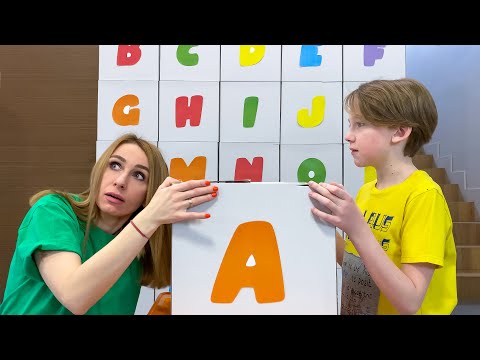 Видео: Илья и Картонка учат английский алфавит ABC. Полезное видео для детей