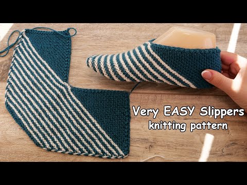 Видео: Супер ПРОСТО - Следки «Полосатики» спицами 🦓 Very EASY Slippers knitting pattern, Video tutorial 🧵