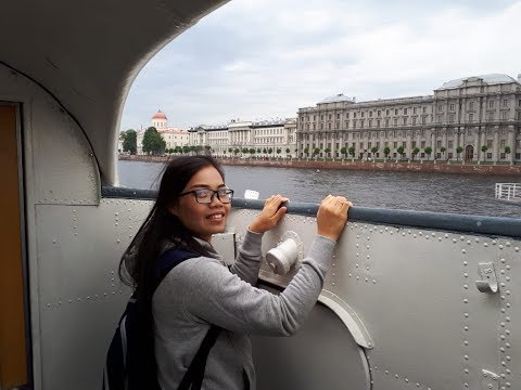 Видео: Впечатления тайки Нитт от Санкт-Петербурга. Уличные музыканты, разведение мостов
