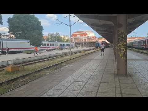 Видео: КПВ 28 204 с локомотив Людмила 07 111 заминава от начална гара Варна за Добрич