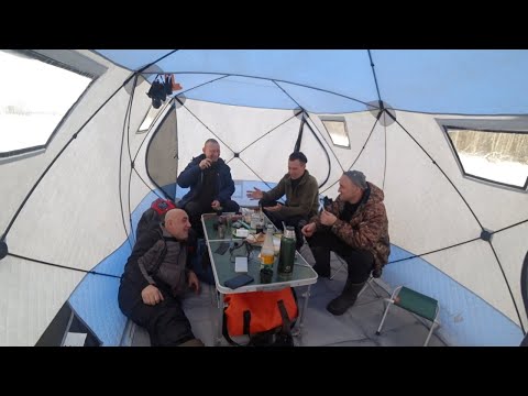 Видео: Диалоги на зимней рыбалке | На льду в палатке затопили печь
