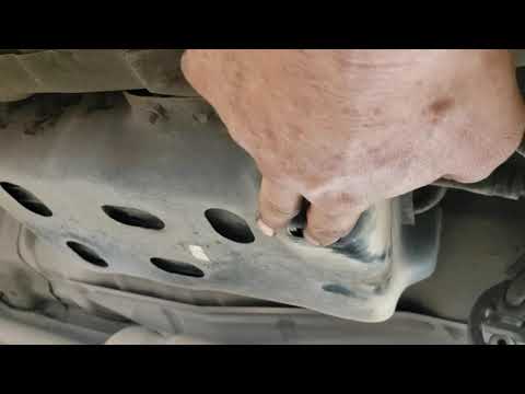 Видео: Проблема с топливным баком Hyundai Santa Fe 2.4L 2003 года. Решение проблемы (ЛЕГКО).