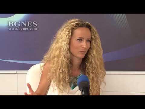 Видео: Деси Добрева: Пея в най-различни стилове, но фолклорът това съм аз, това сме ние