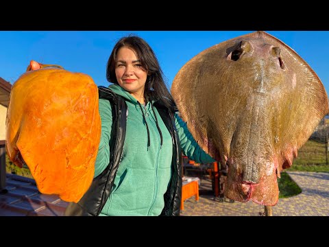 Видео: Огромный 10кг Морской Скат Зажаренный в Печи! Как вкусно приготовить Печень Ската?