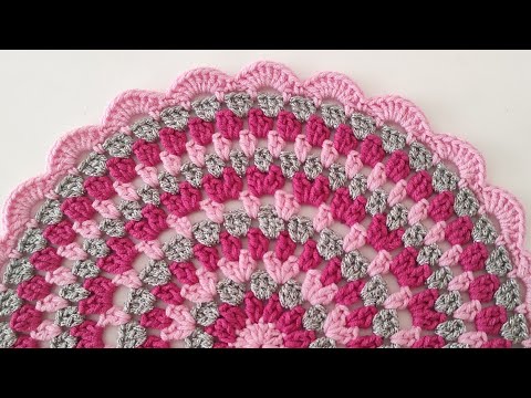 Видео: Как связать круглую салфетку крючком ~ Простые вязаные салфетки для начинающих