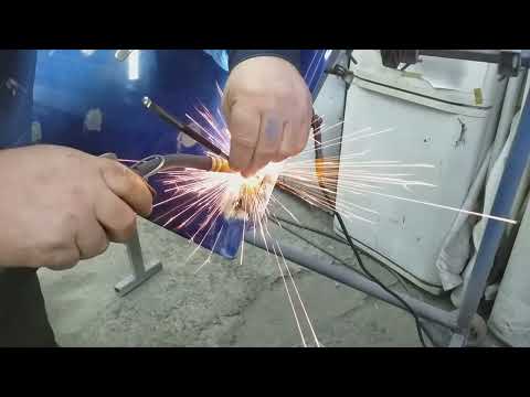 Видео: Убираю рыжики на задней двери на Рено Логан