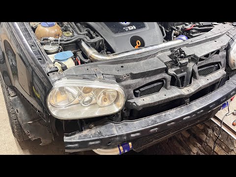 Видео: УСТАНОВКА ФРОНТАЛЬНОГО ИНТЕРКУЛЛЕРА  НА VW GOLF 4 1.9TDI