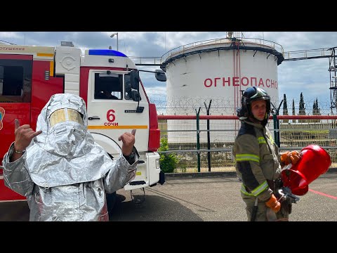 Видео: Серия учений пожарных: возгорание на ТЭЦ, пожар на нефтебазе, дым в отеле и административном здании