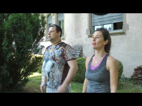 Видео: Йога для полных