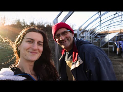 Видео: ТАЗИ СЕДМИЦА НА СЕЛО: Cглобихме оранжерията! 🍅 + Другата певица вкъщи... 🤔