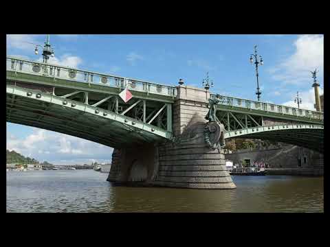 Видео: Влтава Карлов Мост Прага Vltava River Charles Bridge Prague Río Moldava Puente de  ヴルタヴァ川 カレル橋 プラハ