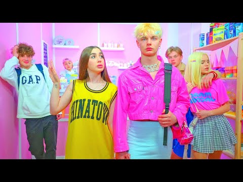 Видео: ДАЯНА ЩЕ НАПРАВИ ВСИЧКО, за да си върне тялото 💛 Училището е в шок 🙀 Приключения в училище!