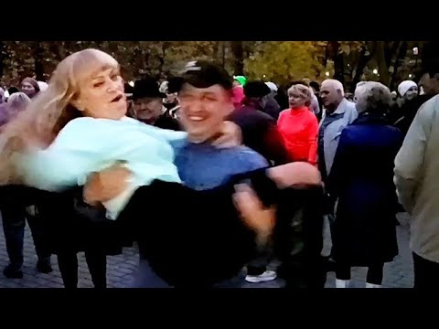 Видео: БУКЕТ ИЗ БЕЛЫХ РОЗ... ТАНЦЫ 💃🕺💃🕺💃 ГОМЕЛЬ ♥️