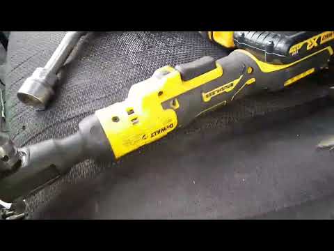 Видео: Обзор трещотки Dewalt dcf 512