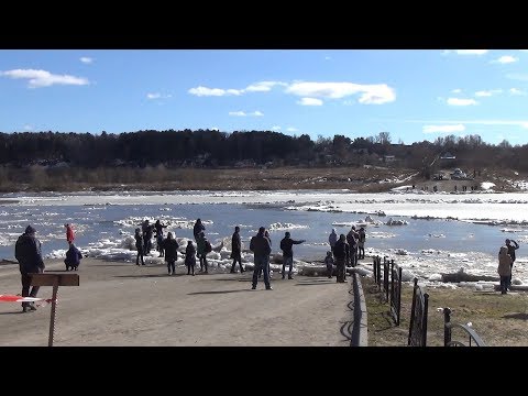 Видео: Ледоход на Оке. Прорыв льда из-за моста. 7 апреля 2018.