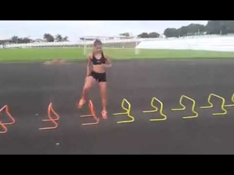 Видео: Упражнения на лестнице и барьерах из легкой атлетике