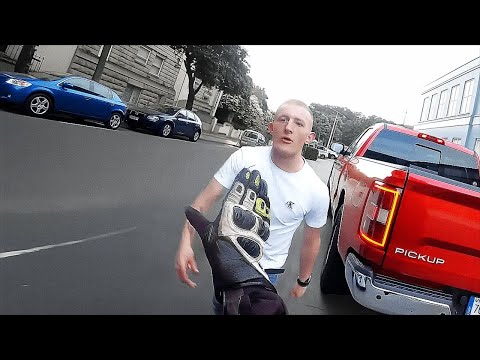 Видео: Когда дорожные фуры связались не с тем человеком!