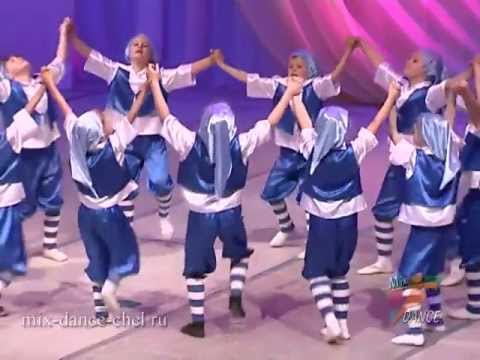 Видео: Гумми Гном - танец маленьких гномов (GUMMY BEAR)