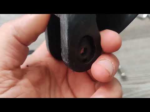 Видео: Как починить чемодан. Как заменить колеса чемодана при повреждении за минимальные деньги.