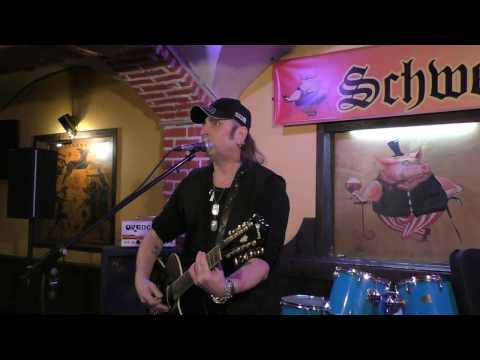 Видео: Артур Беркут - Колокол (Автограф) в клубе Швайн 17.02.2017 г.