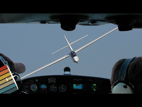 Видео: Навстречу друг другу: планер и Cessna