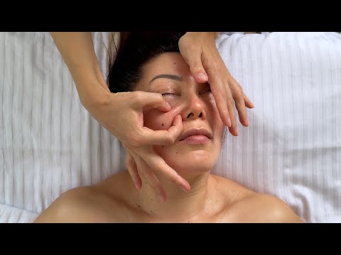 Видео: Лифтинг дренажный массаж лица: Как убрать отёчность и расслабить мышцы | Айгерим Жумадилова