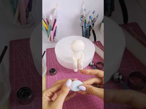 Видео: Fondant spaceman, Full sugar paste tutorial. Полный МК космонавт из мастики, декор торта