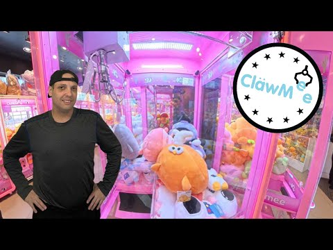 Видео: Можно ли выиграть гигантские плюшевые игрушки с помощью маленькой клешни? В ClawMee Pointe-Claire...