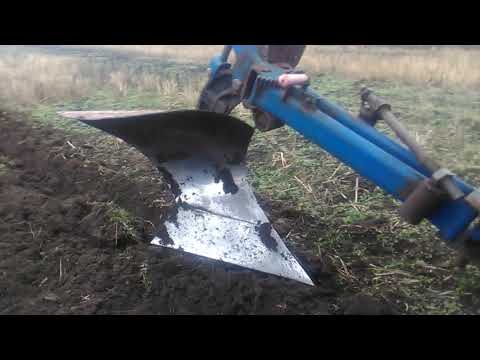 Видео: Плуг, пашу по мокрой земле☔. ВСЁ!!!