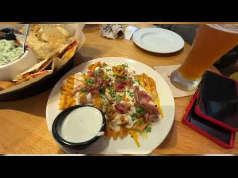 Видео: Как все это съесть. НАЧОС ОКАЗАЛСЯ ВКУСНЫЙ. Поели и Пошел смотреть машины.#влог #жизньвсша #тревел 