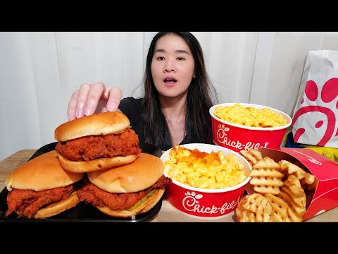 Видео: Лучше ли острые куриные сэндвичи от Chick-Fil-A? Mukbang ASMR