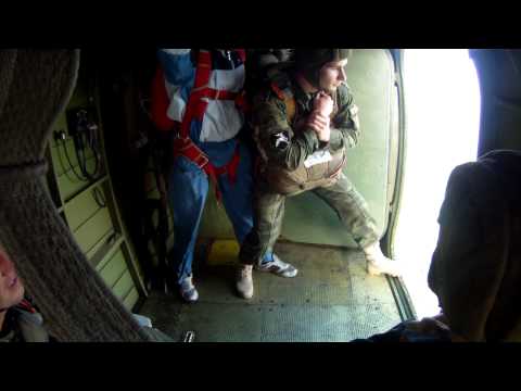 Видео: прыжки с парашютом 01.07.12