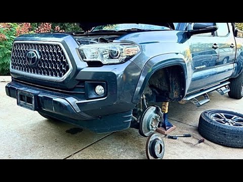Видео: Замена передних тормозных колодок и роторов на Toyota Tacoma 2WD/4WD 2015-2023 годов @elchanojose