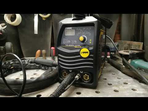 Видео: Обзор сварочного аппарата КЕДР UltraTIG-200P AC/DC. Сварка аргоном