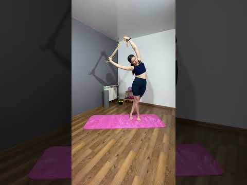 Видео: Классическая растяжка с ремнем для йоги.