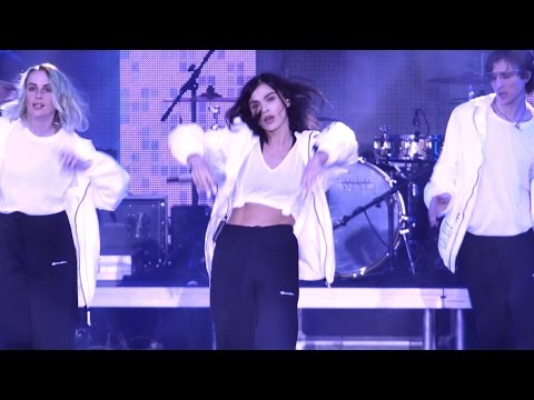 Видео: F1 Europa Plus Fest 2017 #LIVE - Елена Темникова (Счастье, Тепло, Движения, Импульсы)