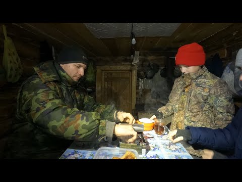 Видео: С Новым годом КОЛЛЕКТИВ! В лес за Ураганом с детьми. Ремонт посреди Тайги.