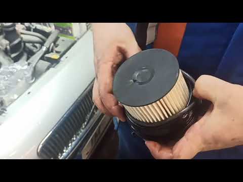 Видео: Volvo 2.0d (v50)замена топливного фильтра. Fuel filter
