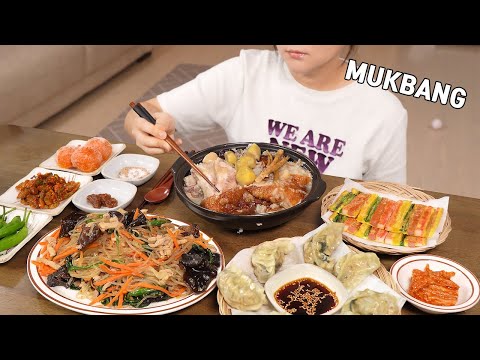 Видео: Готовим Мукбанг :) клейкий рис целая курица, чапче, пельмени. Корейская еда.